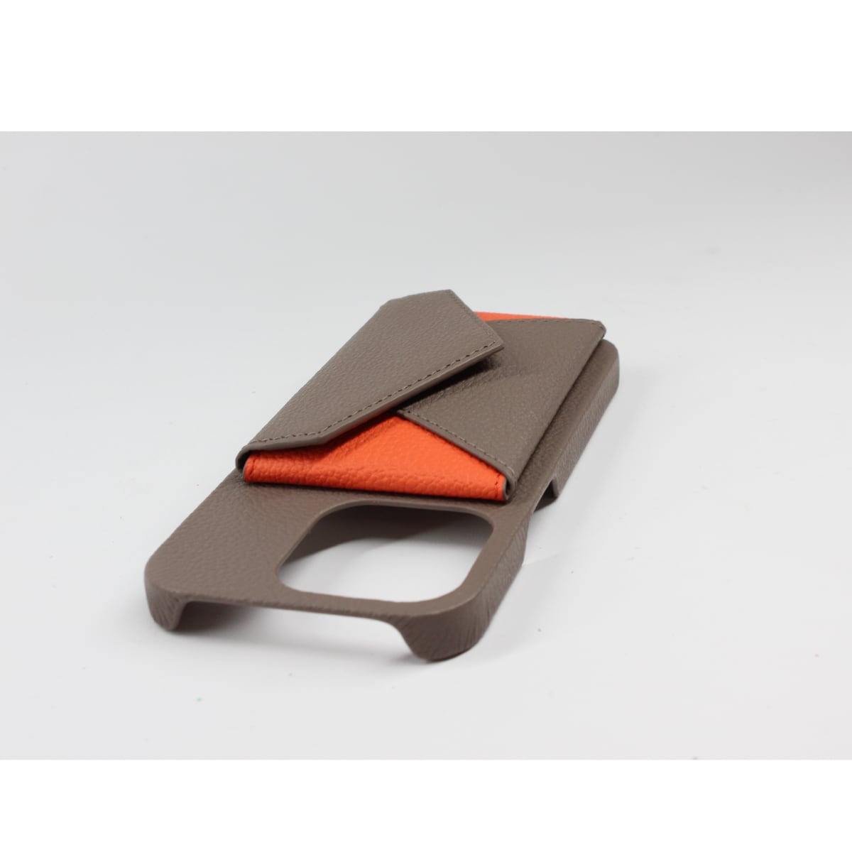 I AM I ベージュ ブラック ジャケット他 携帯ケース。専用 FOX STORE 心躍るiPhoneケース、スマホアクセサリー、ガジェットなら