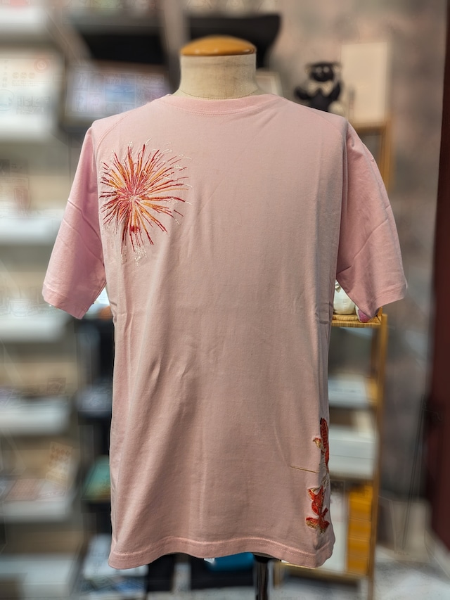 花旅楽団-新作Tシャツ   ST-663　花火金魚 桜柄 刺繍半袖VネックTEE  PINK