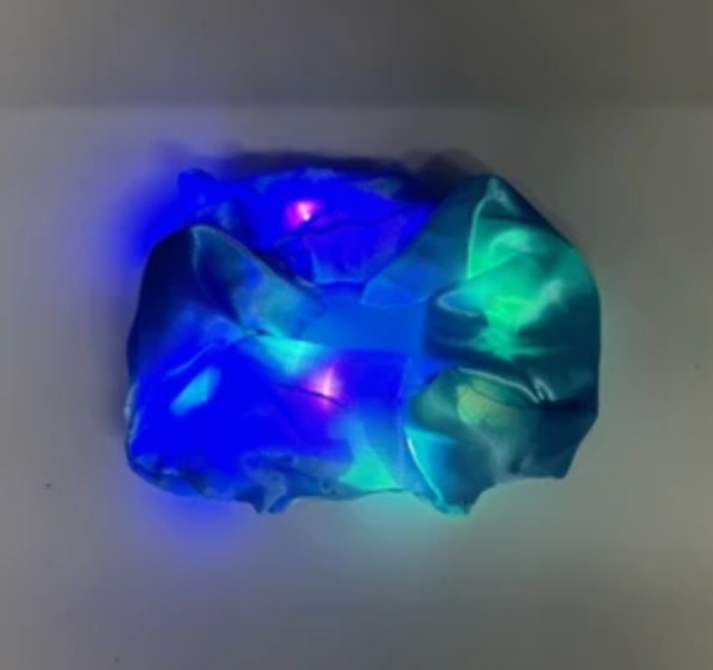 『光るおもちゃ・アクセサリー』　光るシュシュ　アソート（カラー指定不可）