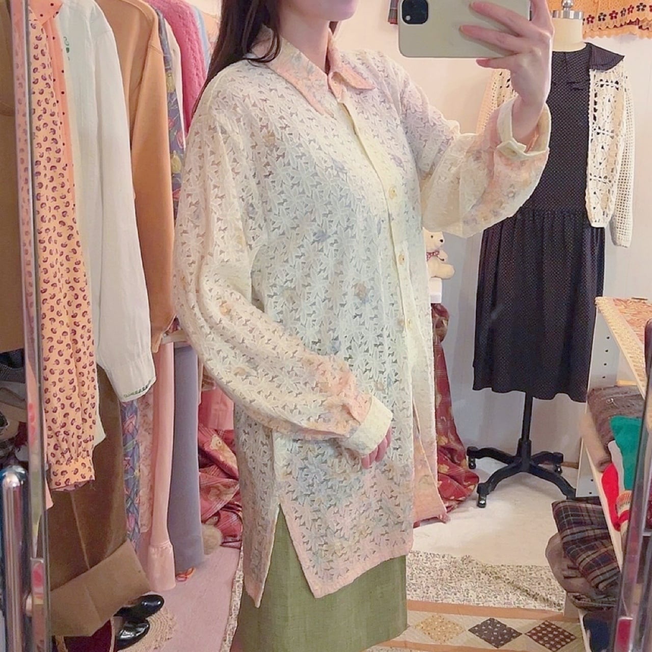 cream gradation flower mesh blouse
