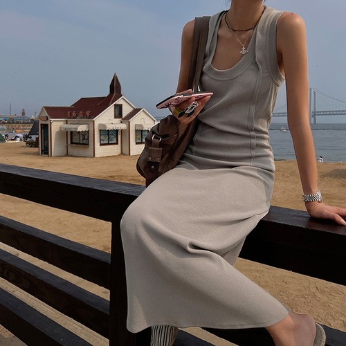 【コットンノースリーブワンピース】Uネック ロング丈 伸縮性 きれいめスタイル