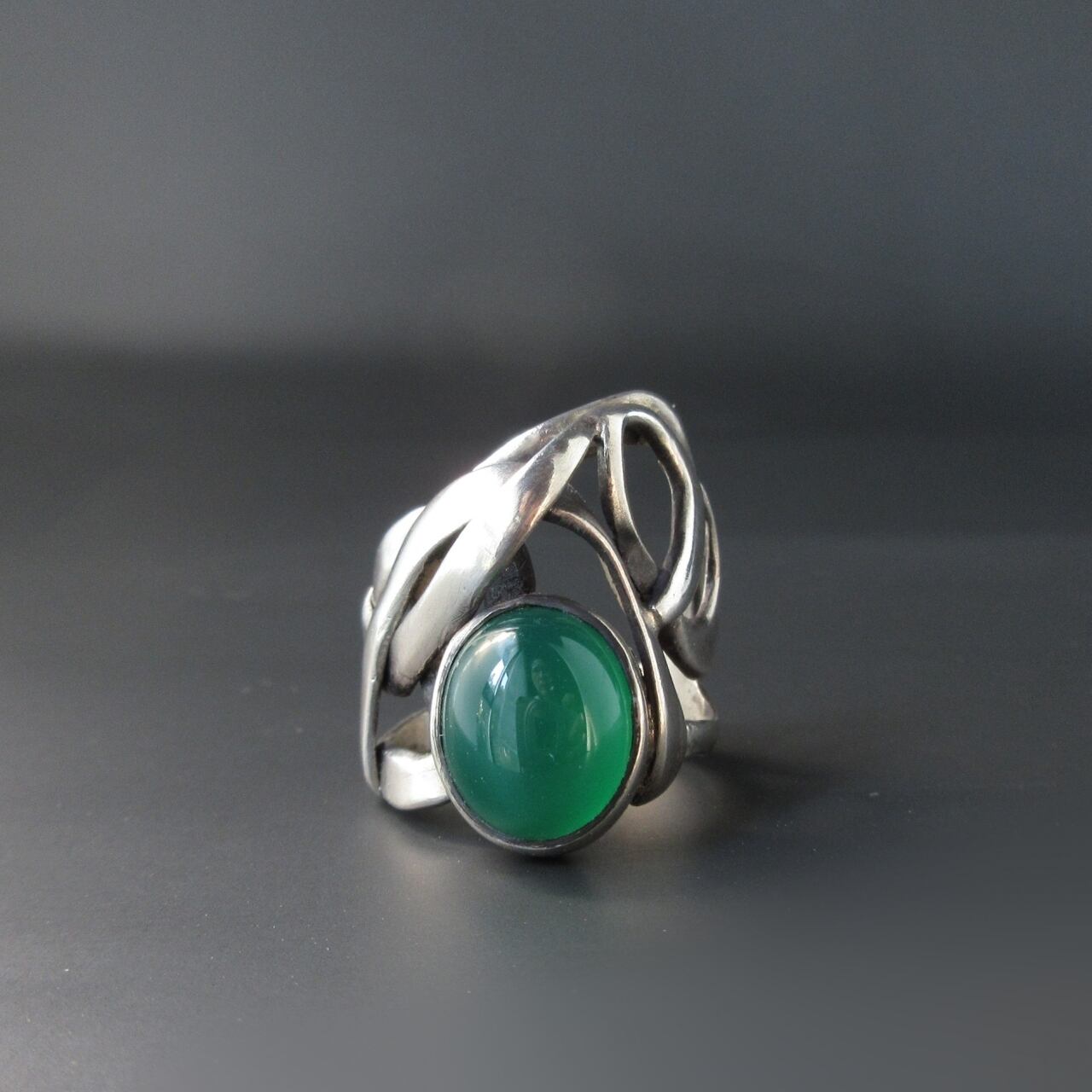 夜明けの菫色 タンザナイトのシルバーリング | 【彫金】クラフト