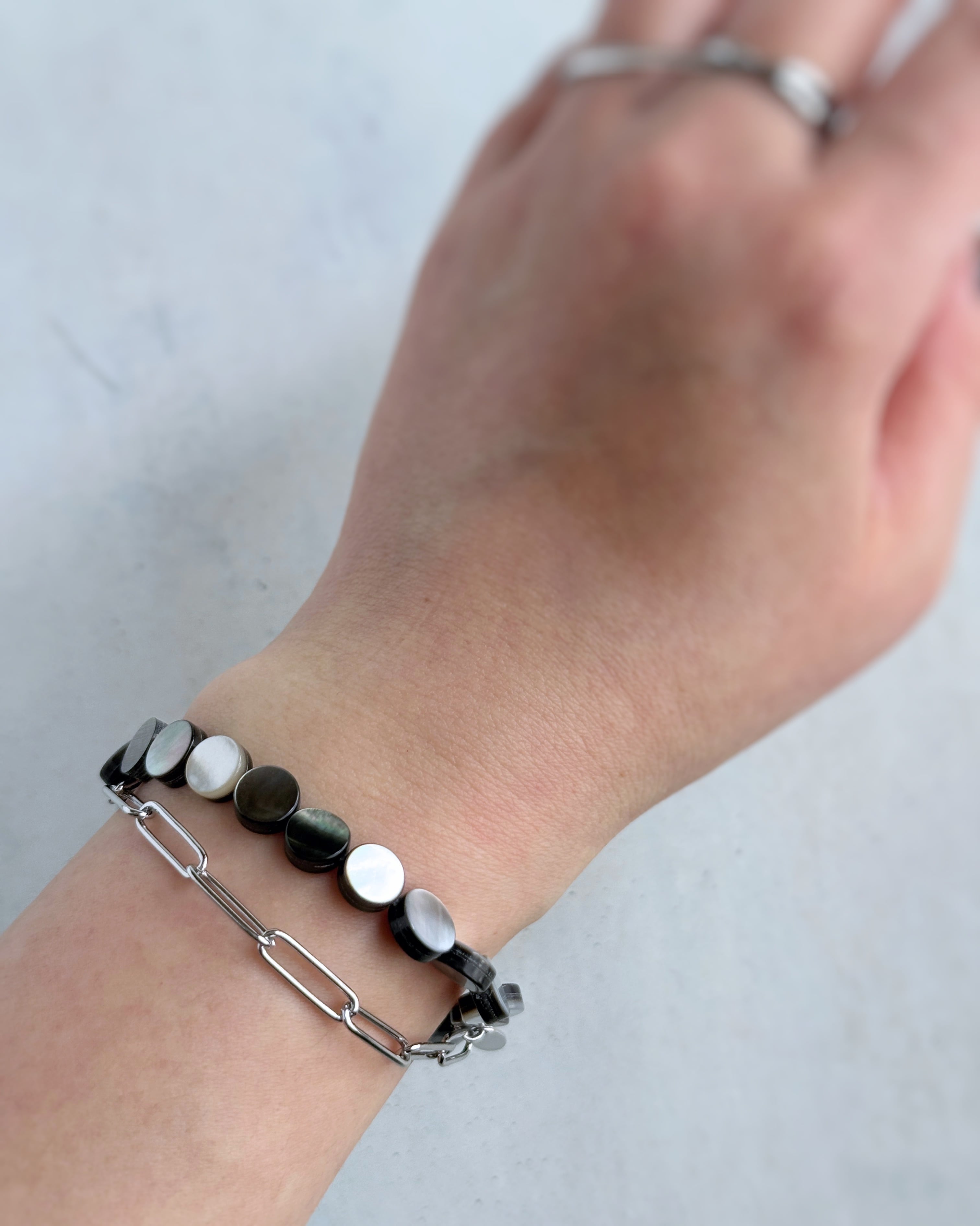 Chain & stone bracelet(オニキス×シェル)