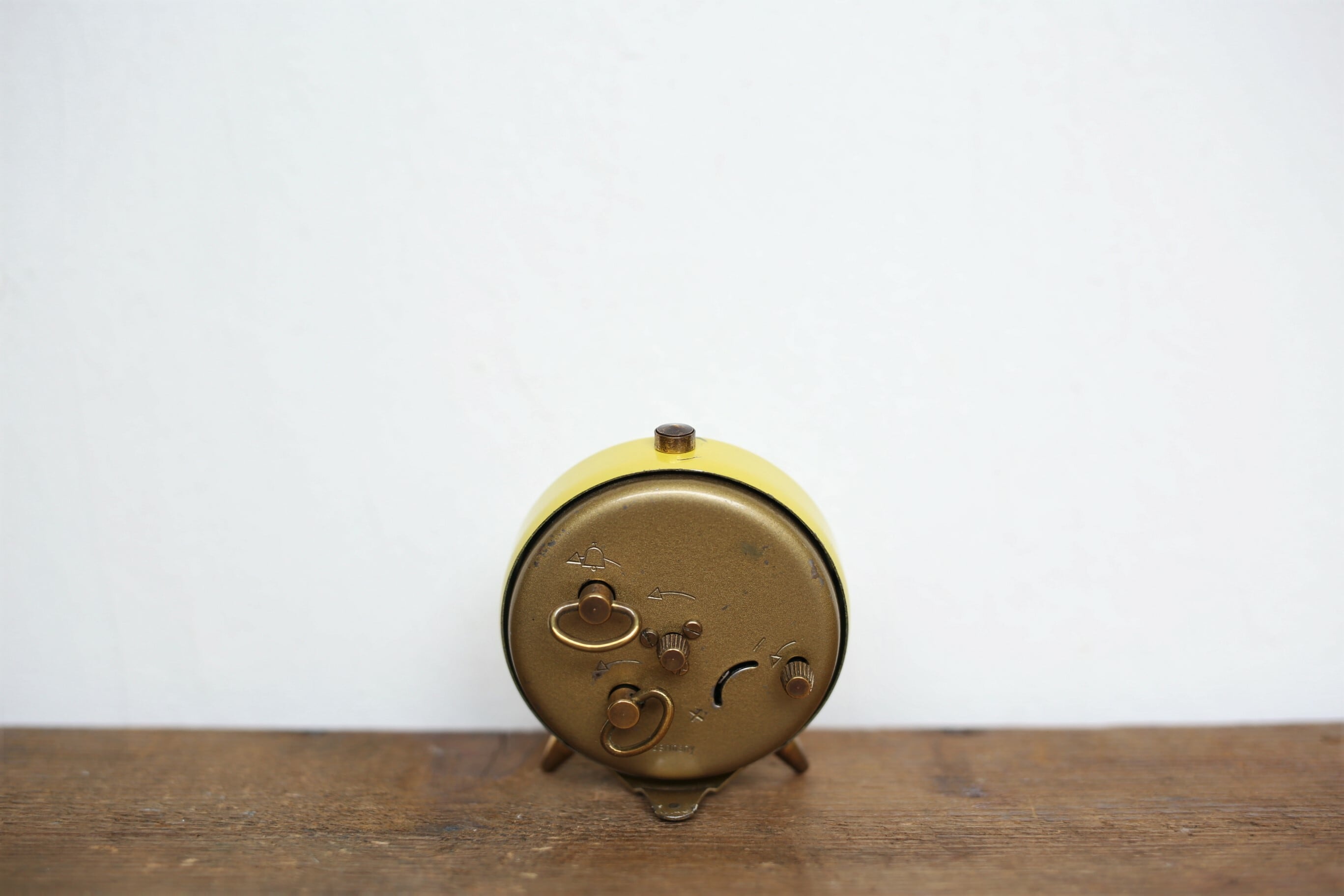 ドイツ アンティーク ヴィンテージ peter 目覚まし時計 (小型 黄色) N