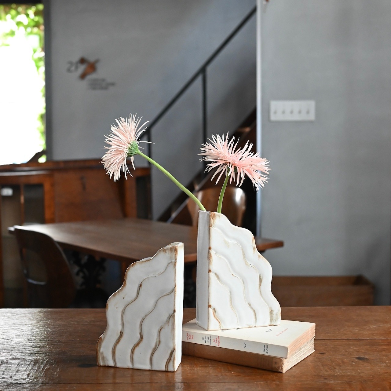 OluNoA / ブックエンド〈 花瓶・花器・一輪挿し・陶器・インテリア・置物 〉