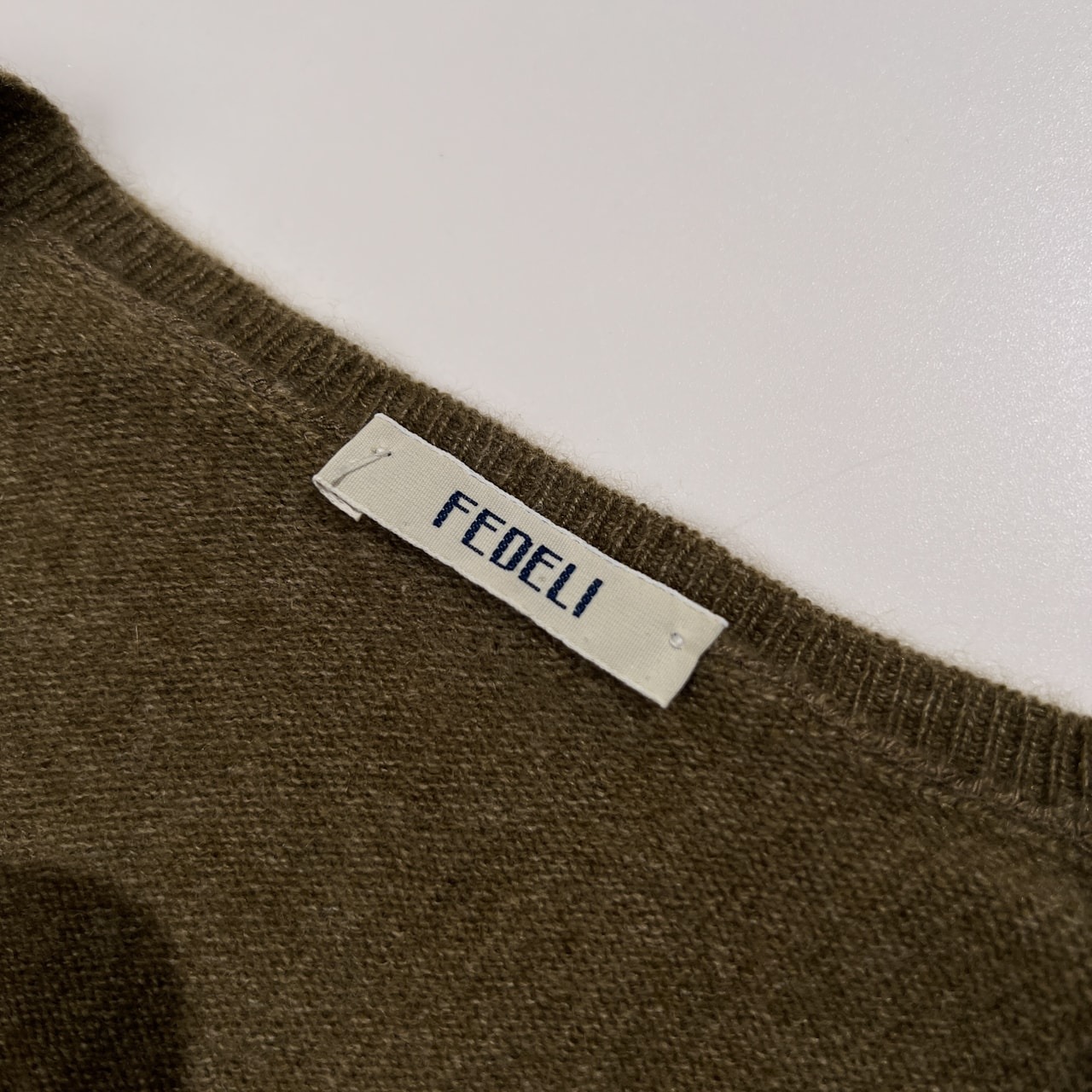 カシミヤ100% イタリア製 FEDELI フェデリ Vネック カシミア ニット セーター サイズ 42 /カーキベージュ系/レディース