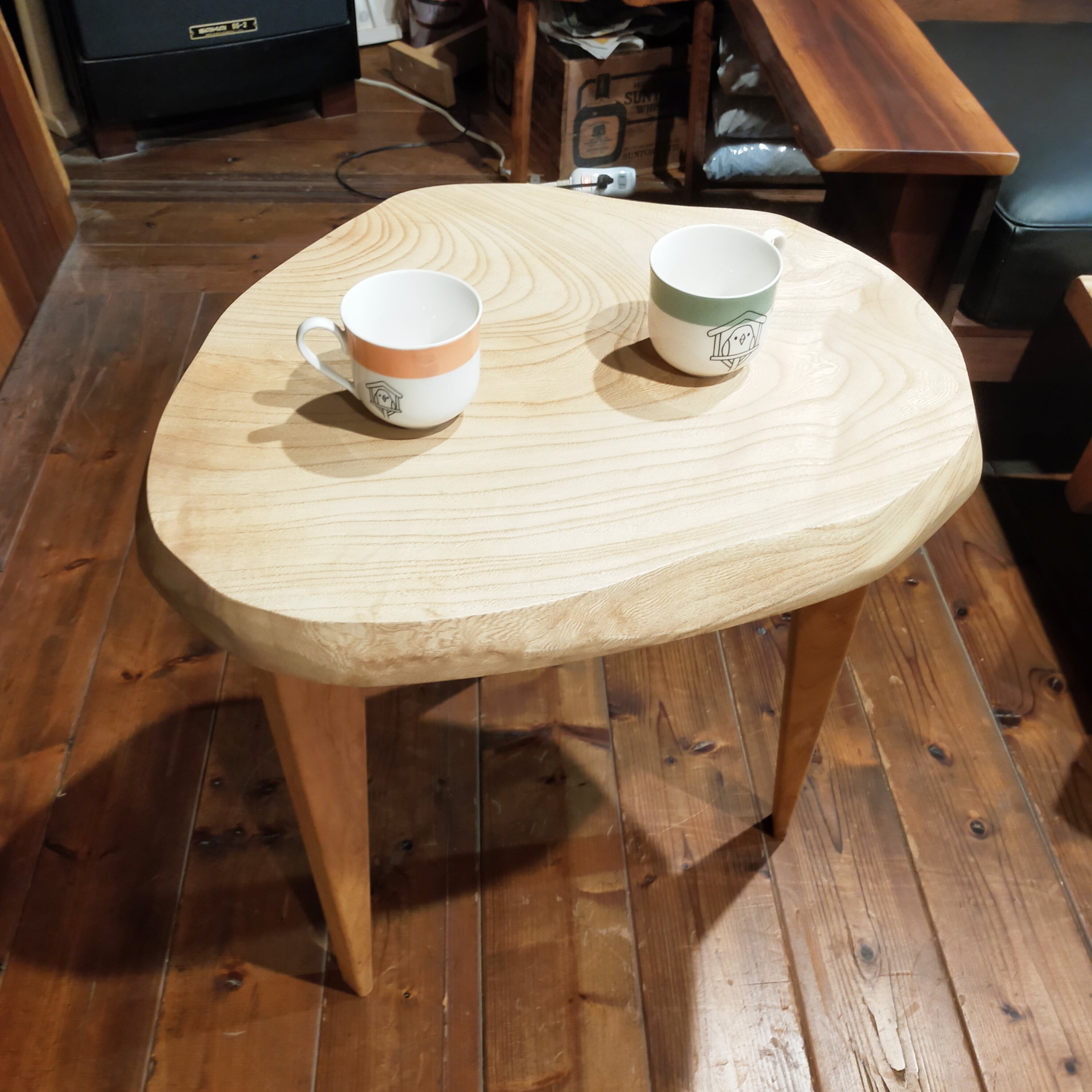 無垢エノキ材のコーヒーテーブル | ウッドクラフト free edge