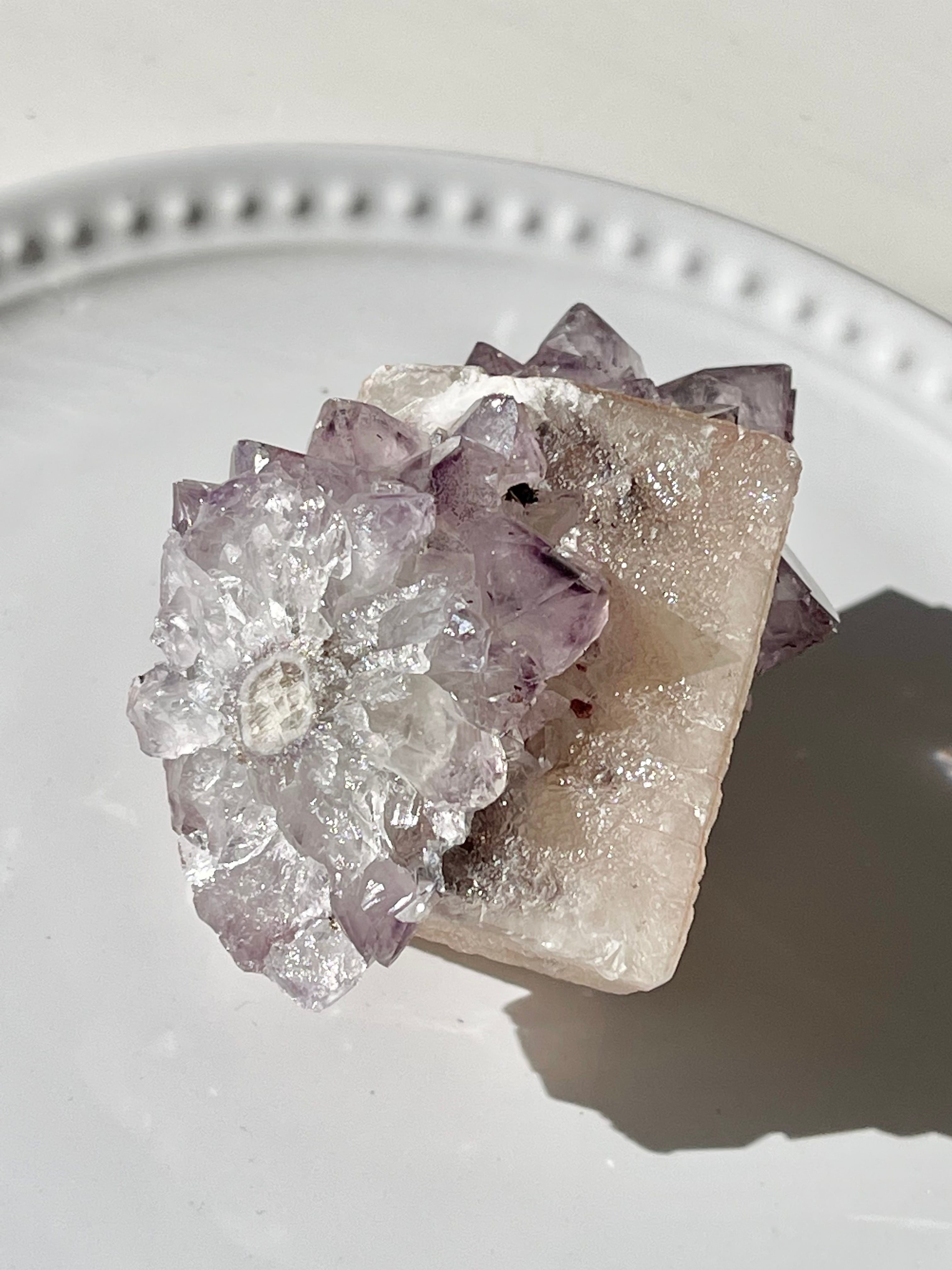 ブラジル産　ピンクスクエアカルサイト共生フラワーアメシスト