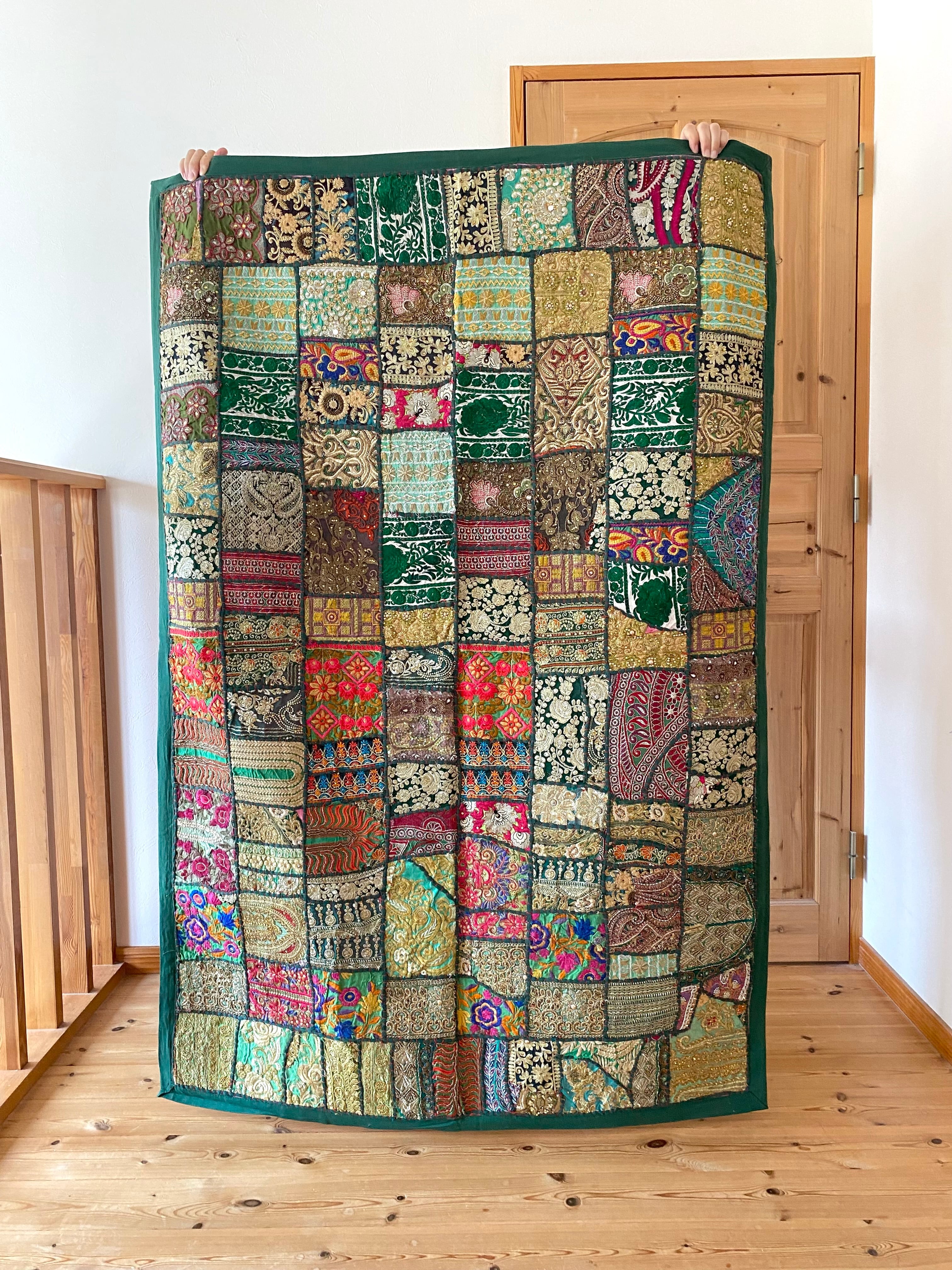 受注ご予約】/ザリ刺繍タペストリーラグ | PAY ID