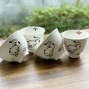 有田焼　お茶碗　眠りネコ　【黒・赤】 9-036