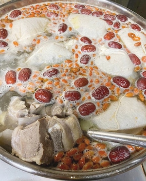 薑母鴨　ジャン・ムー・ヤー｜カモの漢方スープ(冷凍)