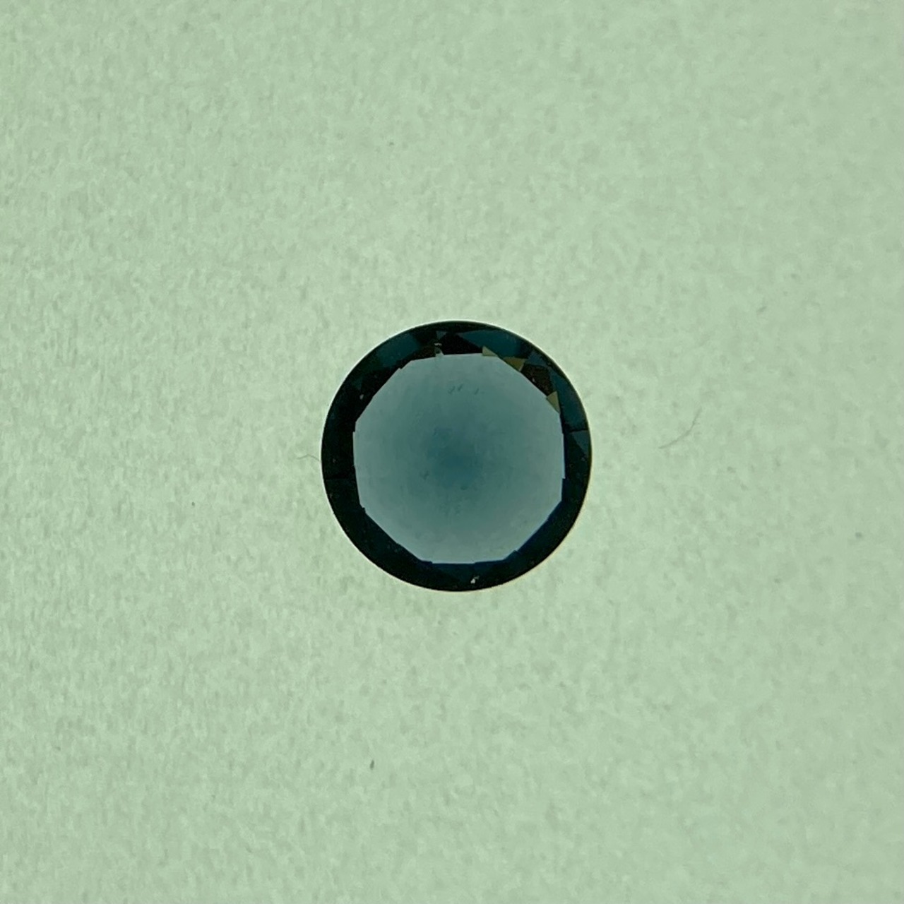 丸いスピネル  約3.2mm r-0500