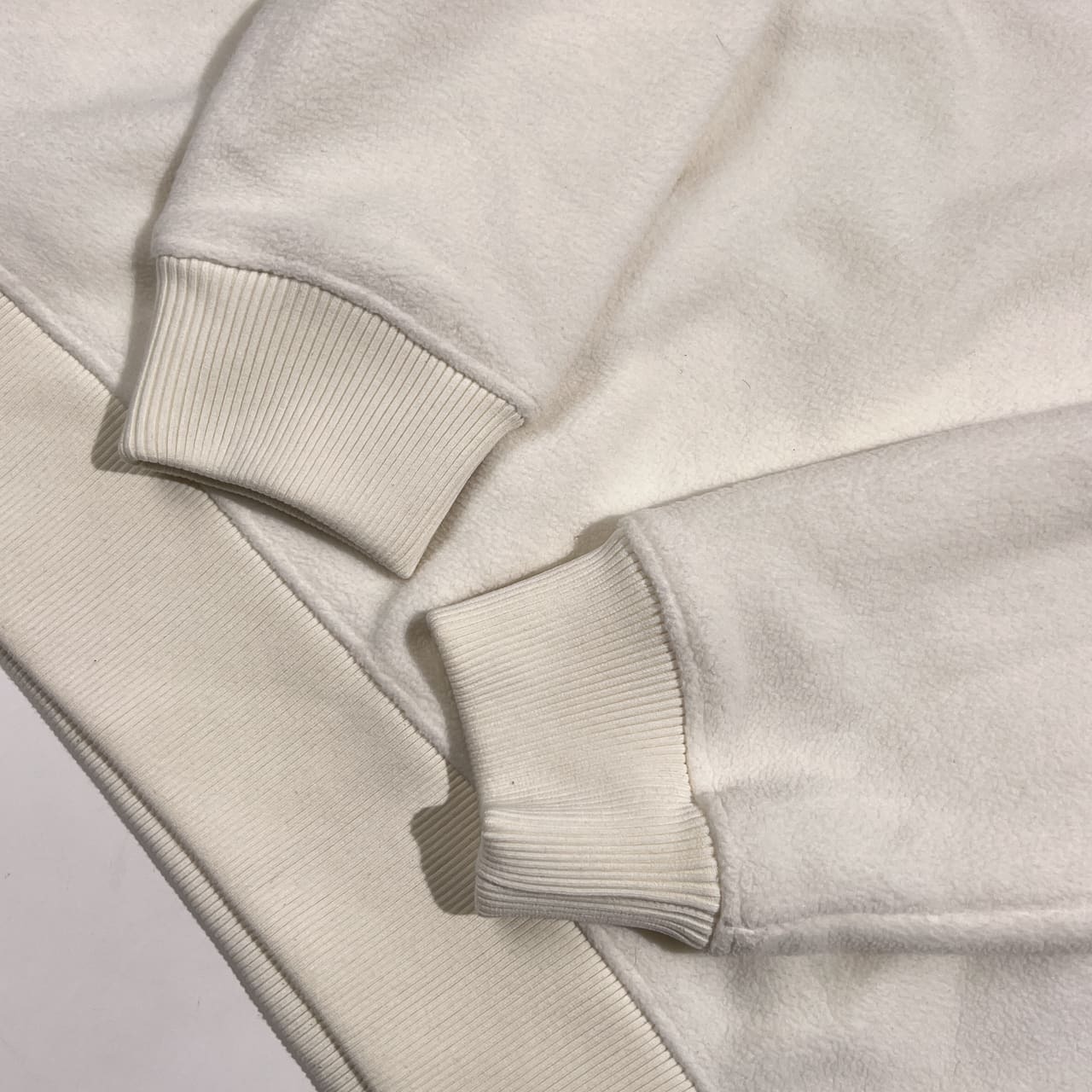 TOMMY JEANS トミージーンズ フラッグロゴ ワンポイント ボア トレーナー S/ホワイト系 メンズ