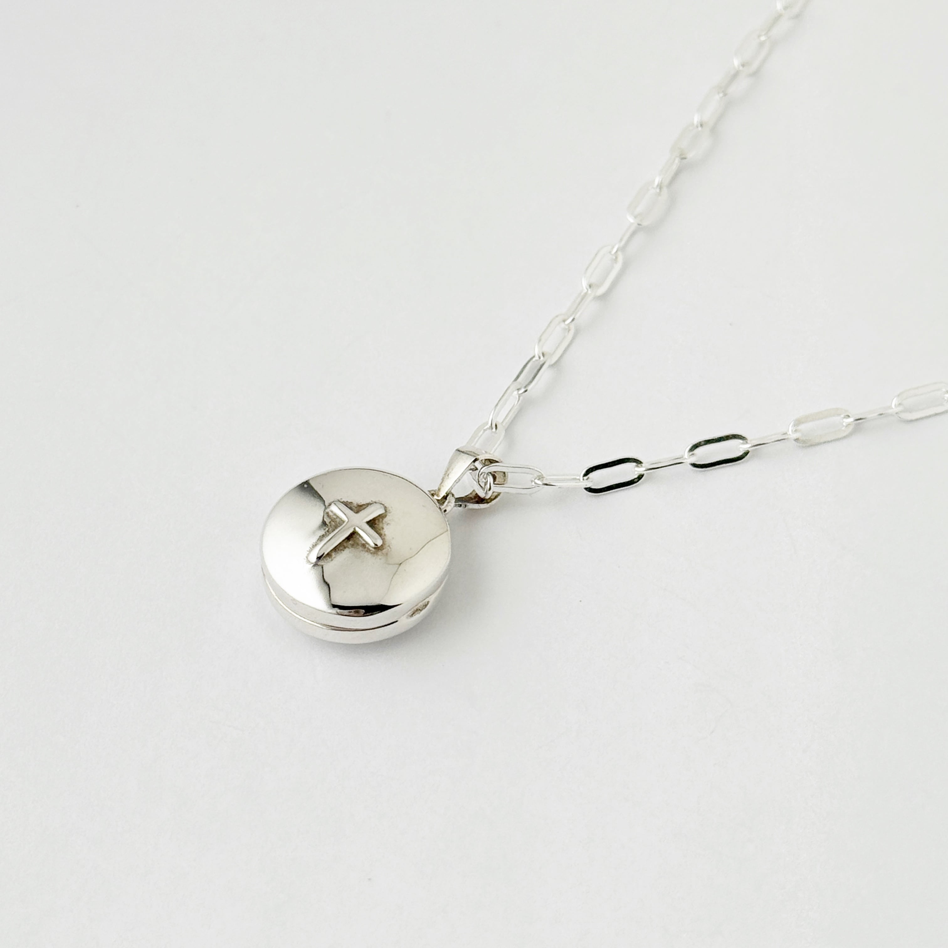 ラスト1！】ラウンド クロス ロケット ペンダント ネックレス