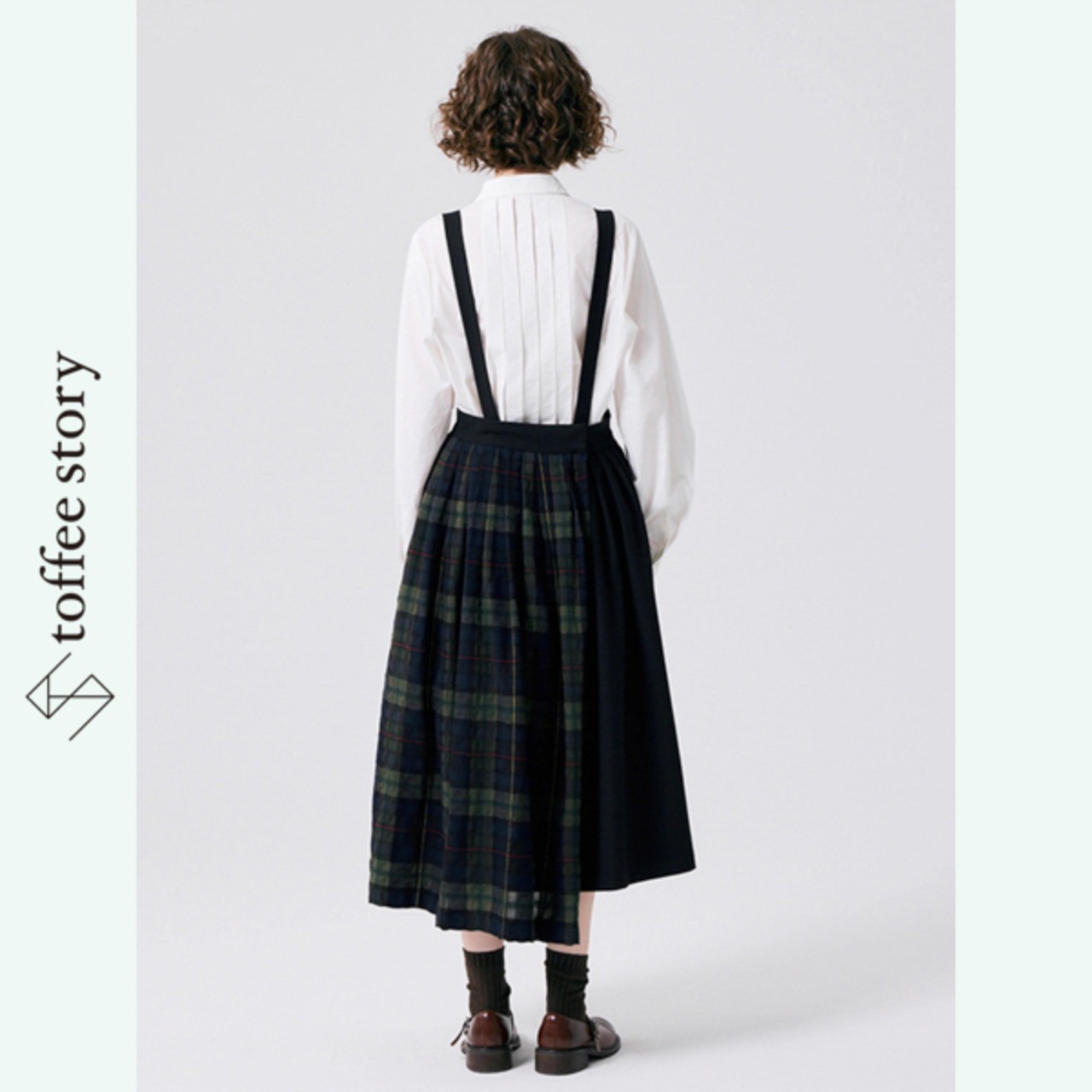 かすかな旋律をまとうアシメサスペンダースカート 《P0273》