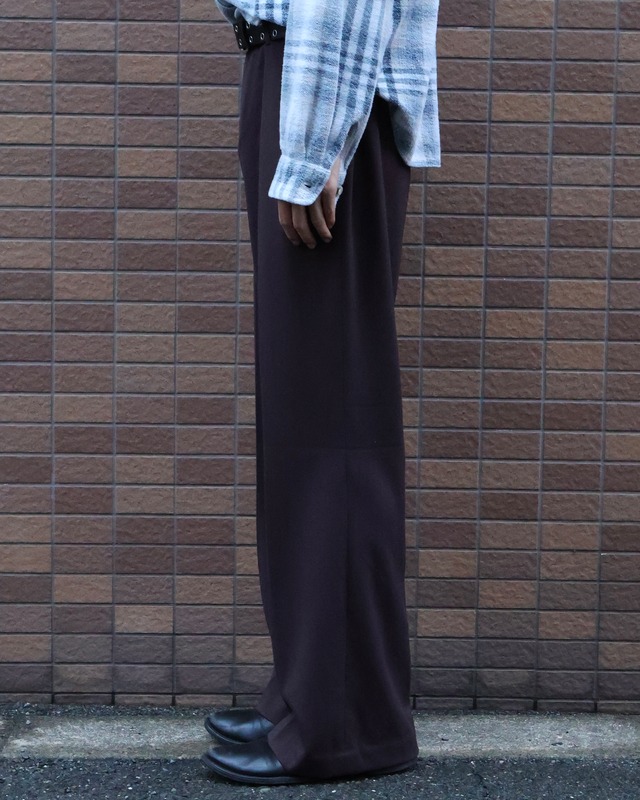 No-tuck straight brown slacks