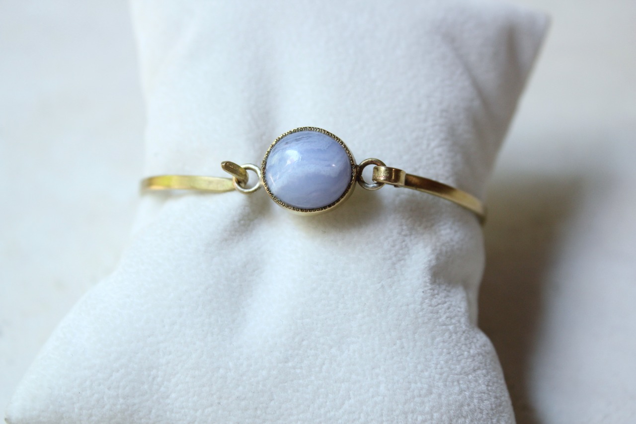 ブルーレースアゲートの真鍮バングル