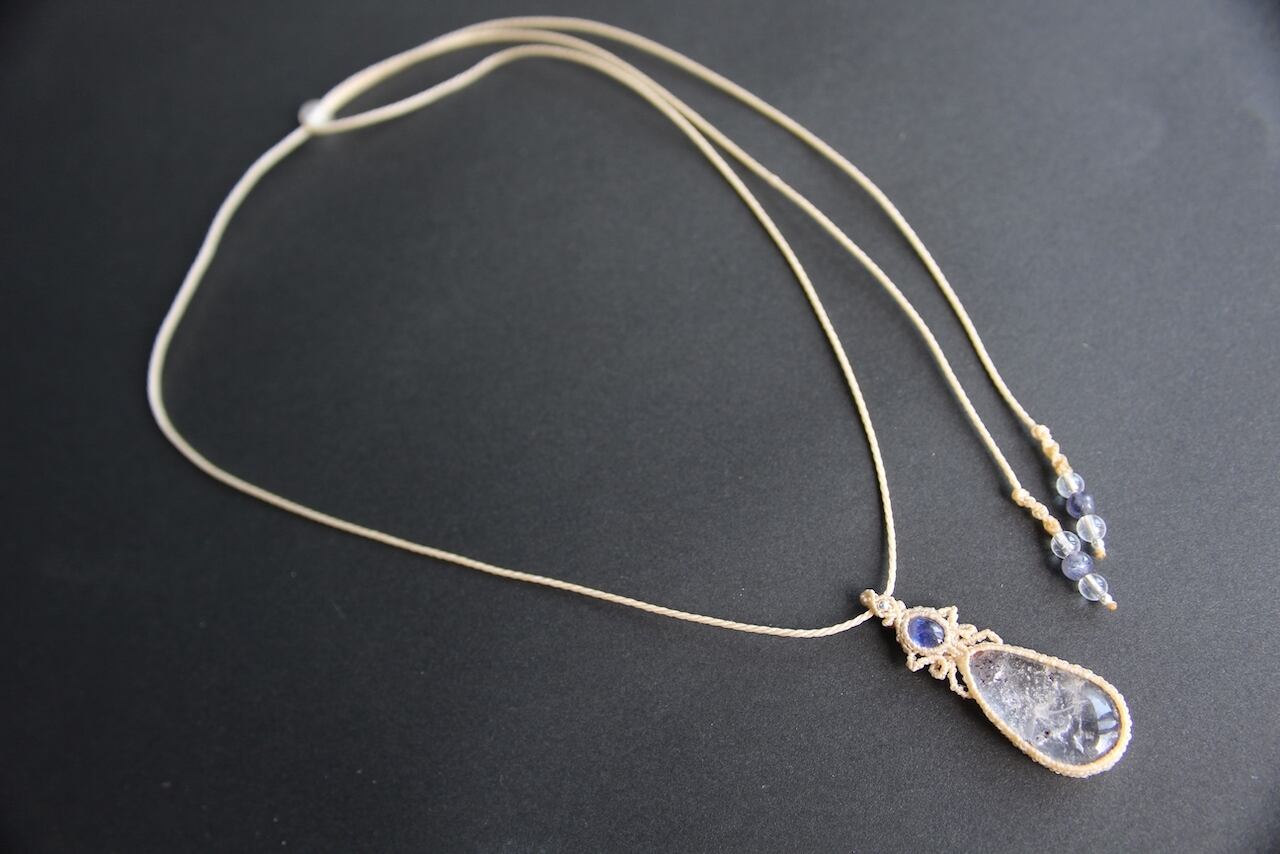 Inclusion quartz & Tanzanite super micro macrame pendant