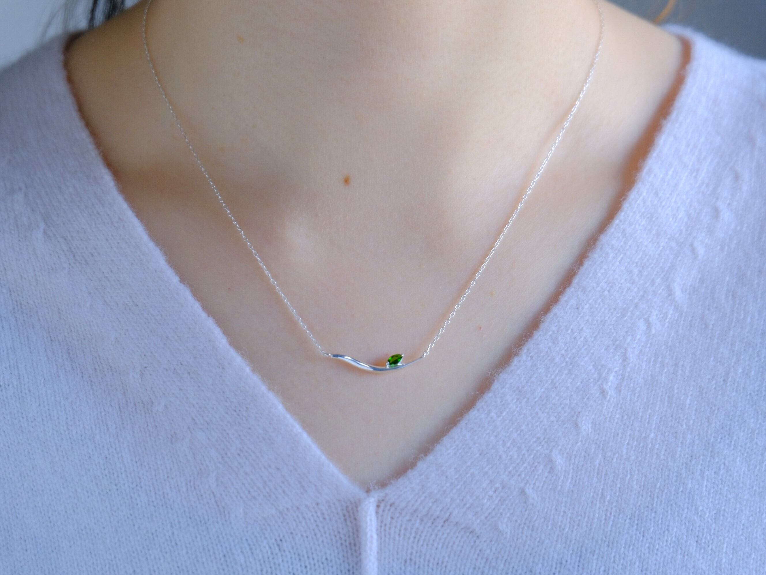 Vindur necklace　天然石クロムトルマリン　シルバーウェーブネックレス　silver925　グリーン　緑 | Nuna powered  by BASE