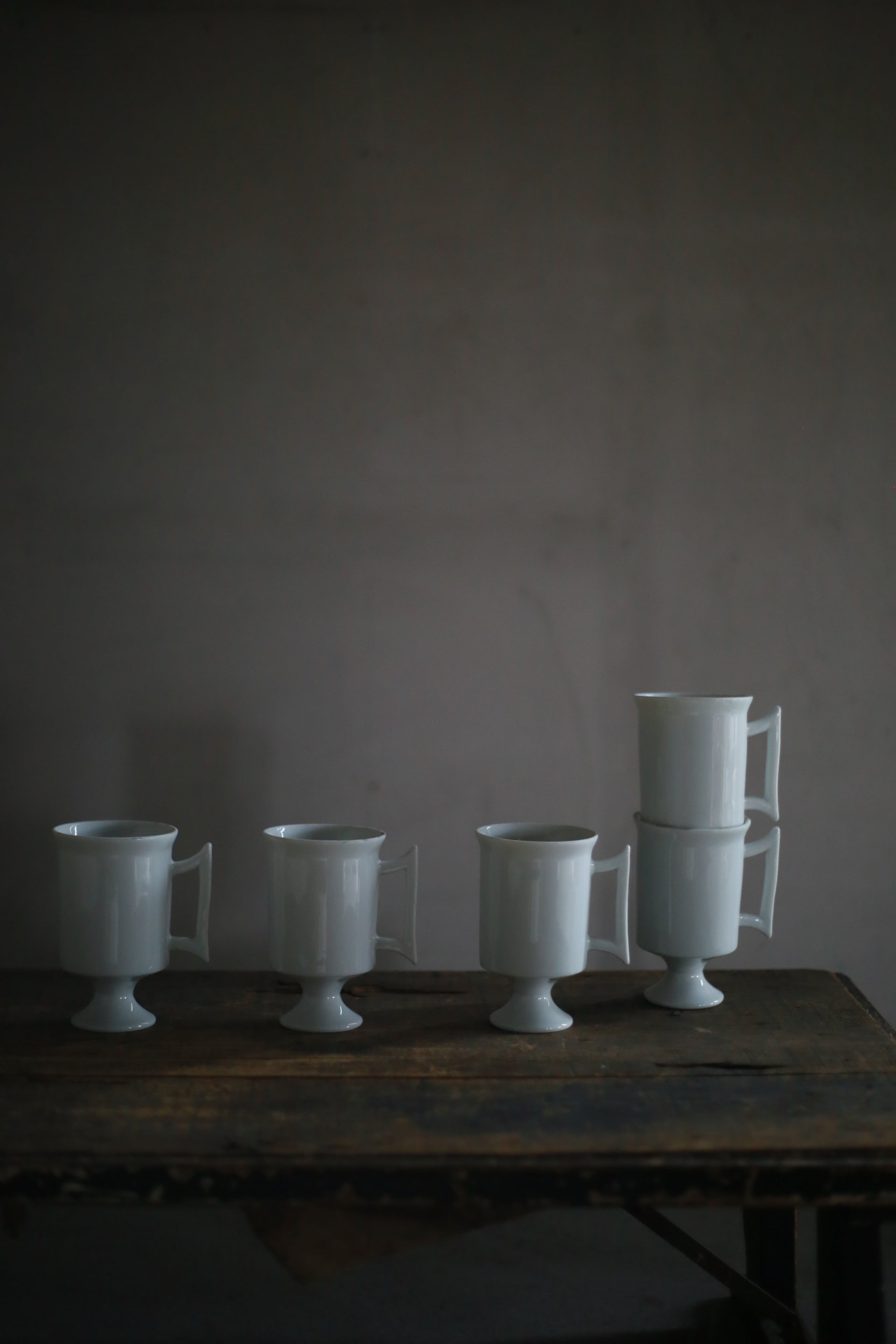 古い国産の白磁カップ