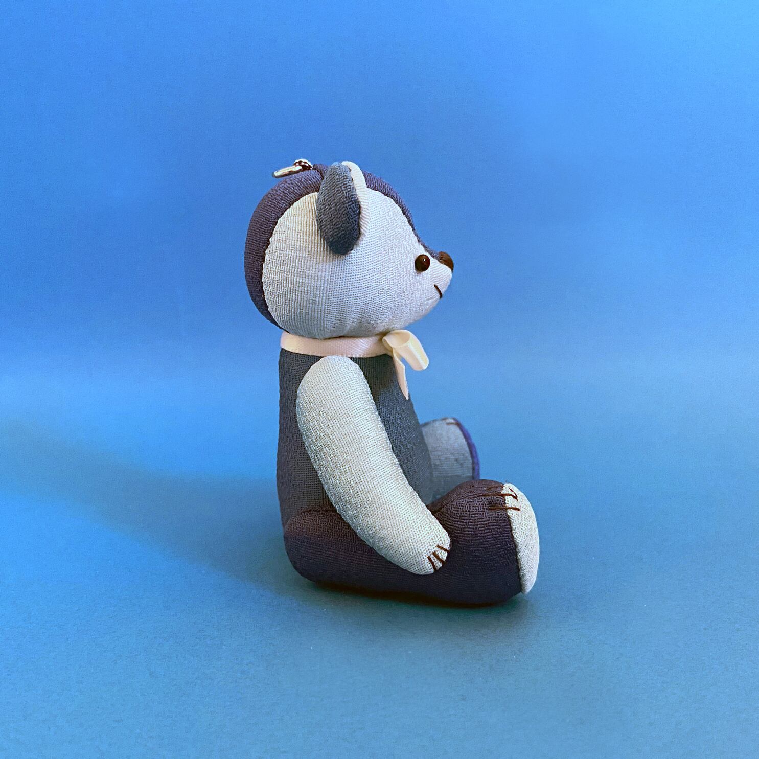 SILKUMA-しるくま-（丹後ブルー）：大／高さ8cm×奥行5.5cm×幅7.0cm
