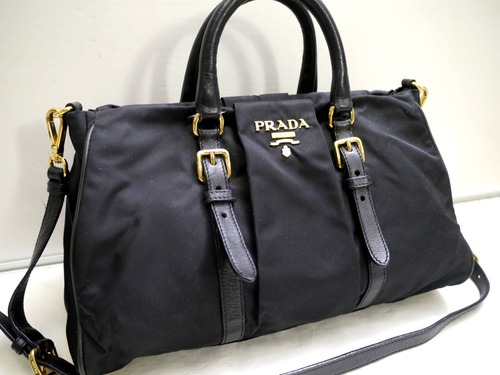 美品◆PRADA プラダ ゴールドロゴ ギャザーデザイン ナイロンｘレザー切替 ハンドショルダー2way バッグ 黒x金◆ 使い勝手の良い2wayモデル