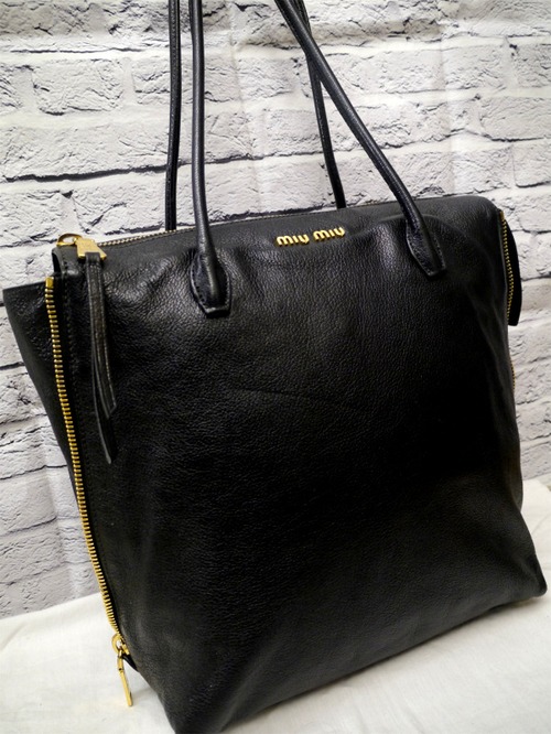 美品★miumiu ミュウミュウ MADRAS A4対応ビジネス可 レザー ショッパートート バッグ 黒★ クラシックな雰囲気が可愛らしい定番人気モデル