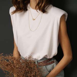 トップス レディース 送料無料 2色 ノースリーブ タンクトップ シンプル ベーシック インナー 無地 きれいめ おしゃれ スタイル 小顔見せ 着痩せ 体形カバー インスタ トレンド ラウンドネック クルーネック かわいい 女子会 デート エレガント 着回し カラーバリエーション ブラック ホワイト モノトーン ヘビロテ コーデ ナチュラル かっこいい クール メンズライク スポーティー アクティブ 袖なし リラックス ゆったり こなれ感 Tシャツ ベスト 肩パット スリーブレス コットンT