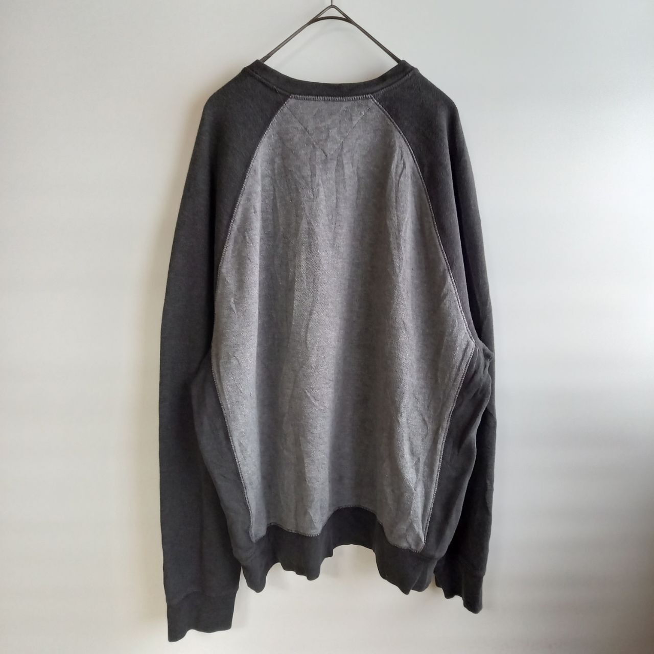 トミーヒルフィガー　グレー　スウェット　トレーナー　ラグランスリーブ　バイカラー