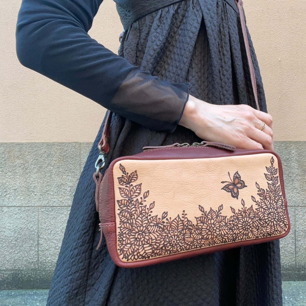1点物⭕️お安く!◎Custom vintage fabric◎FLEX 8.7 Qutyjoy】手描き一点もの バイカラー ポシェット ／Lサイズ／ 馬