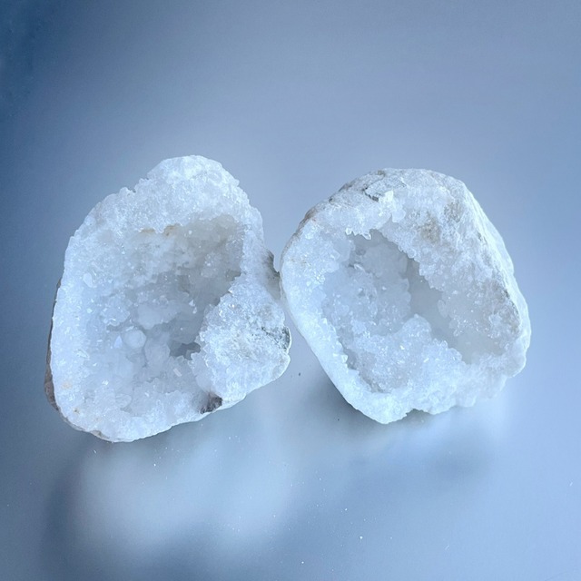 パワーストーン 天然石【天然水晶　ジオード】モロッコ産 250ｇ程度　ペア　手の平サイズ　浄化　インテリアに