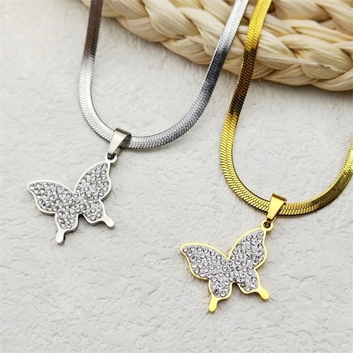 ペンダント ネックレス  蝶 バタフライ 動物 アニマル クリスタル ステンレス インセクト ゴールド シルバー チェーン 昆虫 レディース 繊細