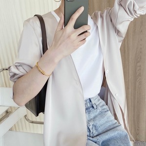 Vネックシルキートップス　A0370