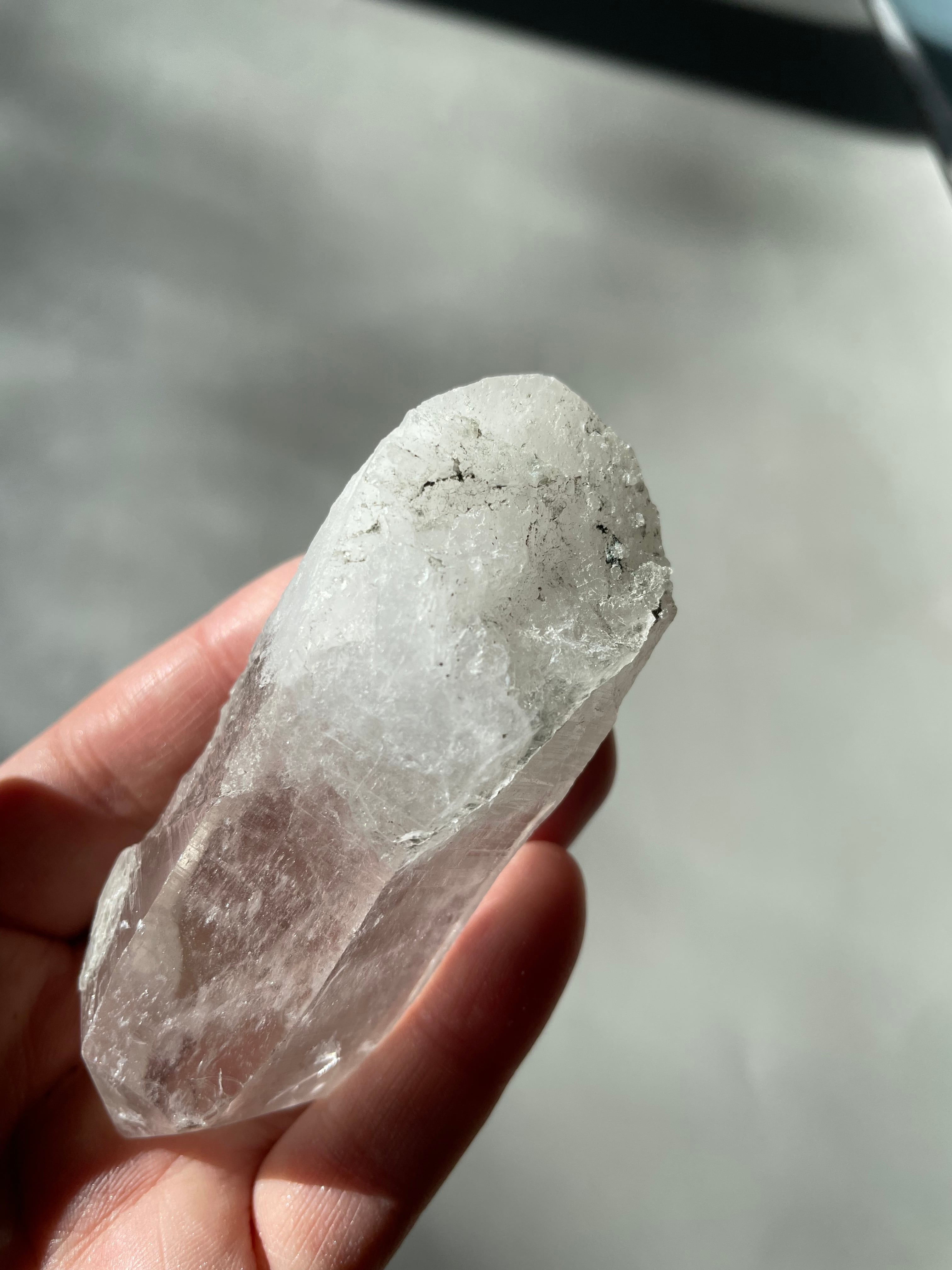 パキスタン　ギルギット　スカルドゥ産　ヒマラヤ水晶　DT 虹　セルフフィード