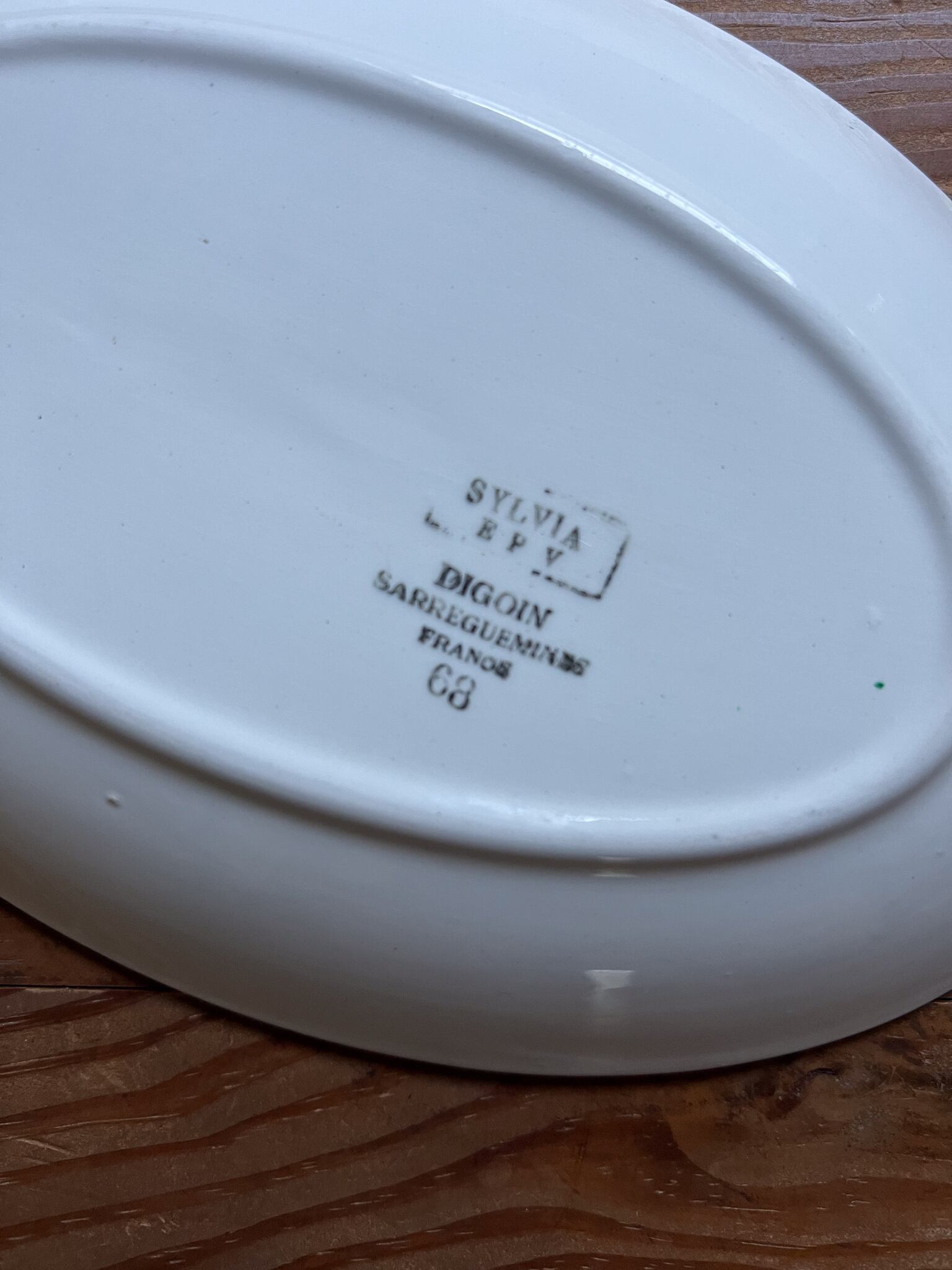 グリーンの小花がかわいい小さめのオーバルプレート サルグミンヌ・ディゴワン フレンチアンティーク