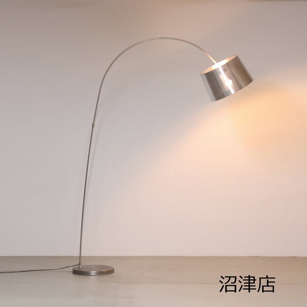 【沼津店】BoConcept ボーコンセプト KUTA クタ フロアライト ランプ 照明 北欧 デンマーク モダン PKT12057