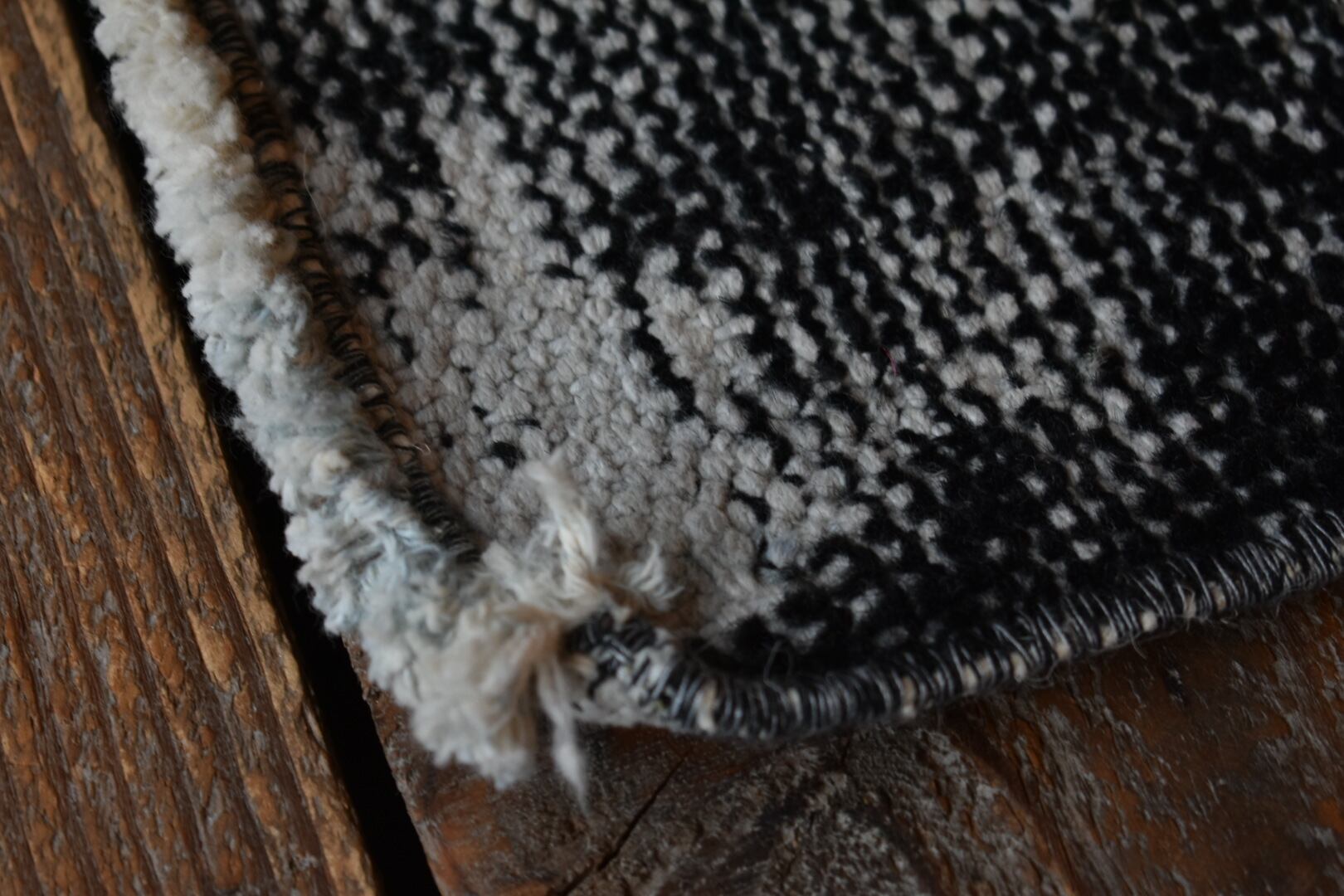LR03012 Old Tribal Rug | lool(ロール)山口市にて北欧家具、不動産