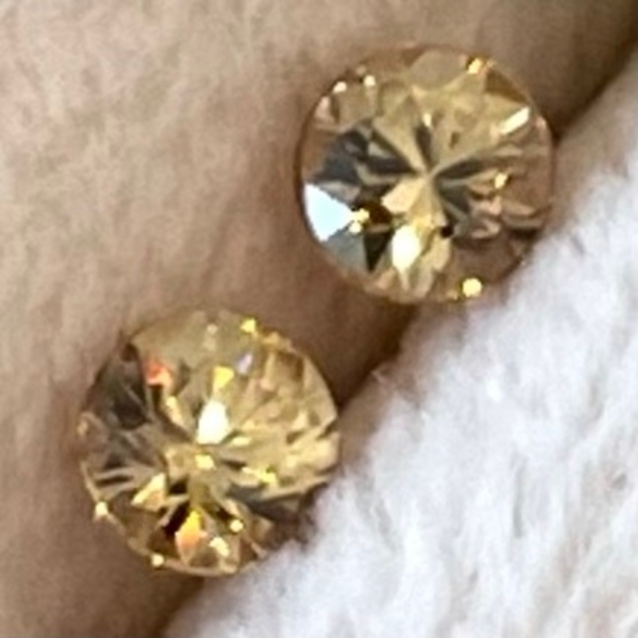 【2ピースペアでの販売】シャンパーニュジルコン ペア 3mm タンザニア産