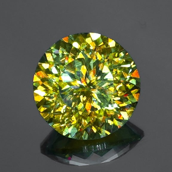 original cut】贅沢なファイアの煌めき 0.82ct 天然 スフェーン