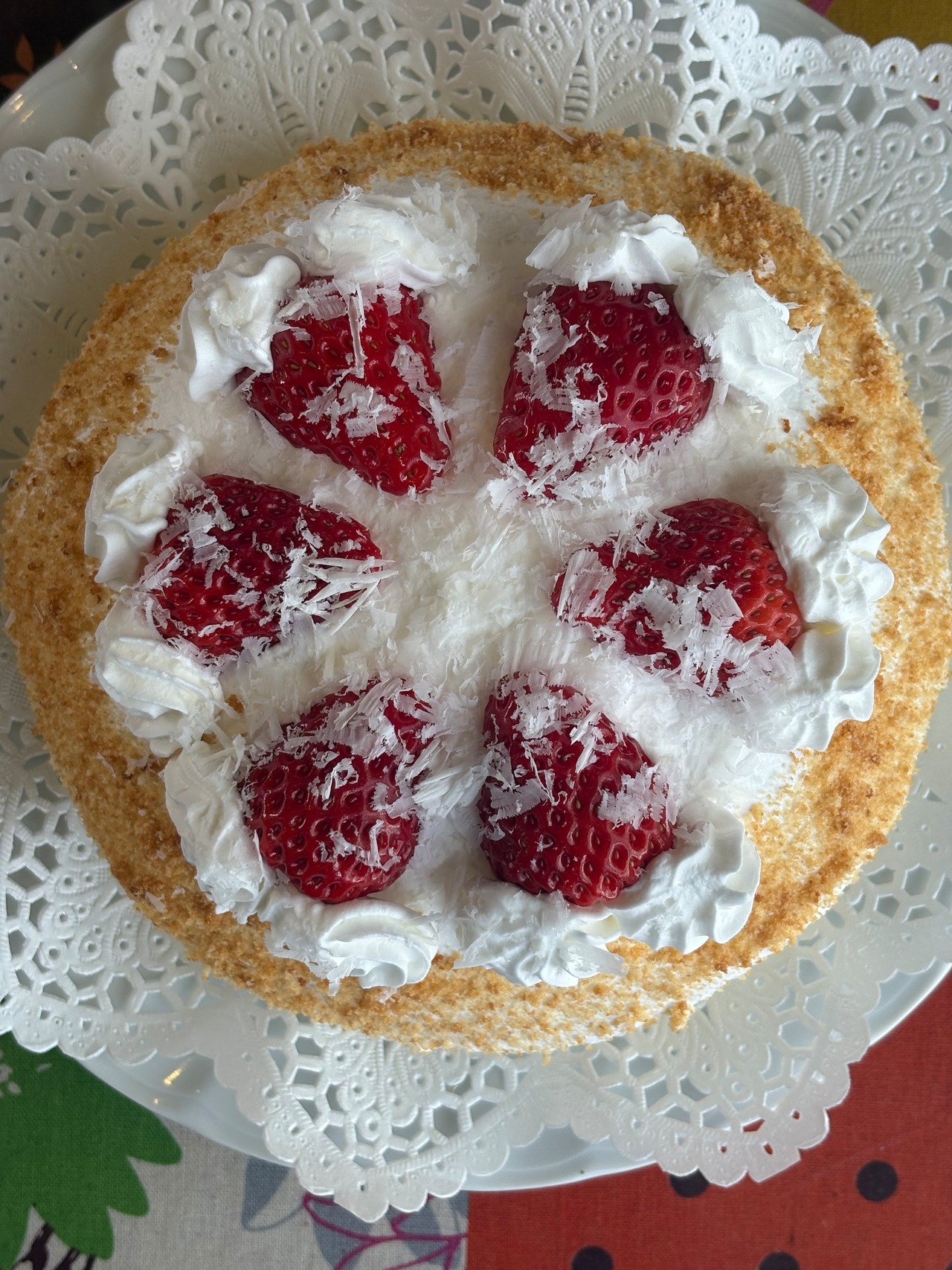 【テイクアウト】季節限定！苺パイ　鳥取産いちごと生クリームたっぷりのドームケーキ　バースデーケーキ・お誕生日ケーキ・お祝いやサプライズに！5号（15cm）・画像2