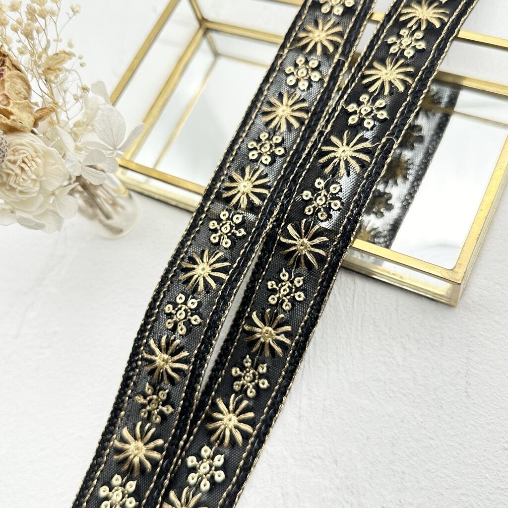 5.限定価格インド刺繍リボン/1ロール8m/卸売未検品/ショルダー紐等お得セット 2025年最新インド刺繍リボン1ロールの人気アイテム - メルカリ