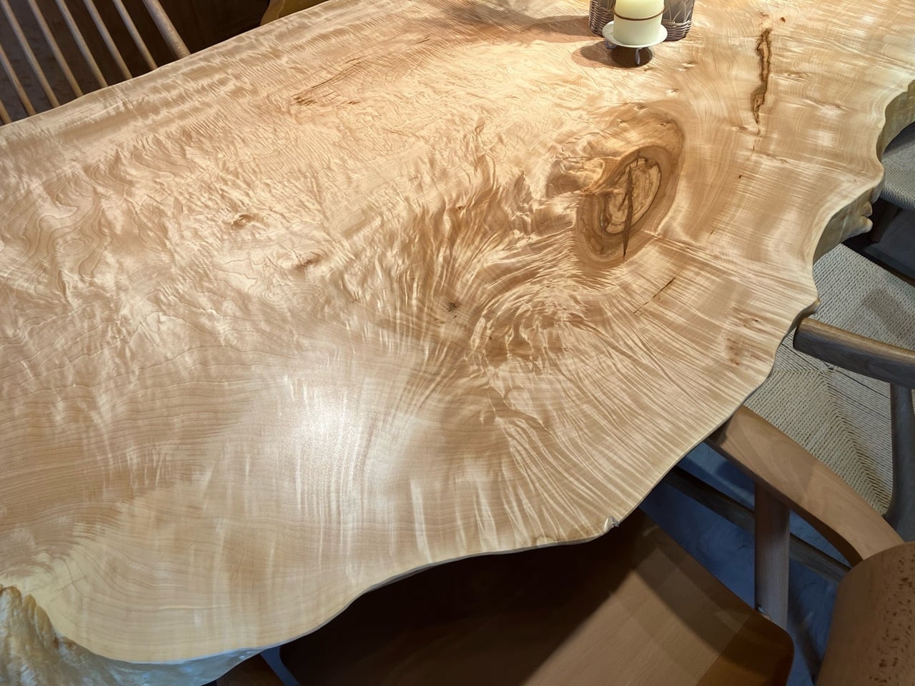 Premium】白栃（トチ）_2400×700-940-830×60_青山店_テーブル天板/一枚