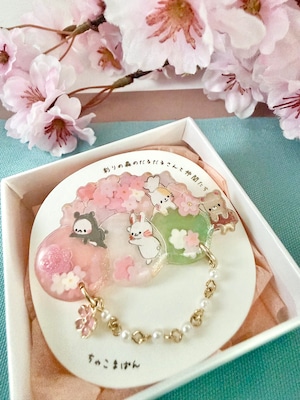 ブローチ『桜も団子も楽しむだる☆』スペシャル箱入りストーリーカード付き