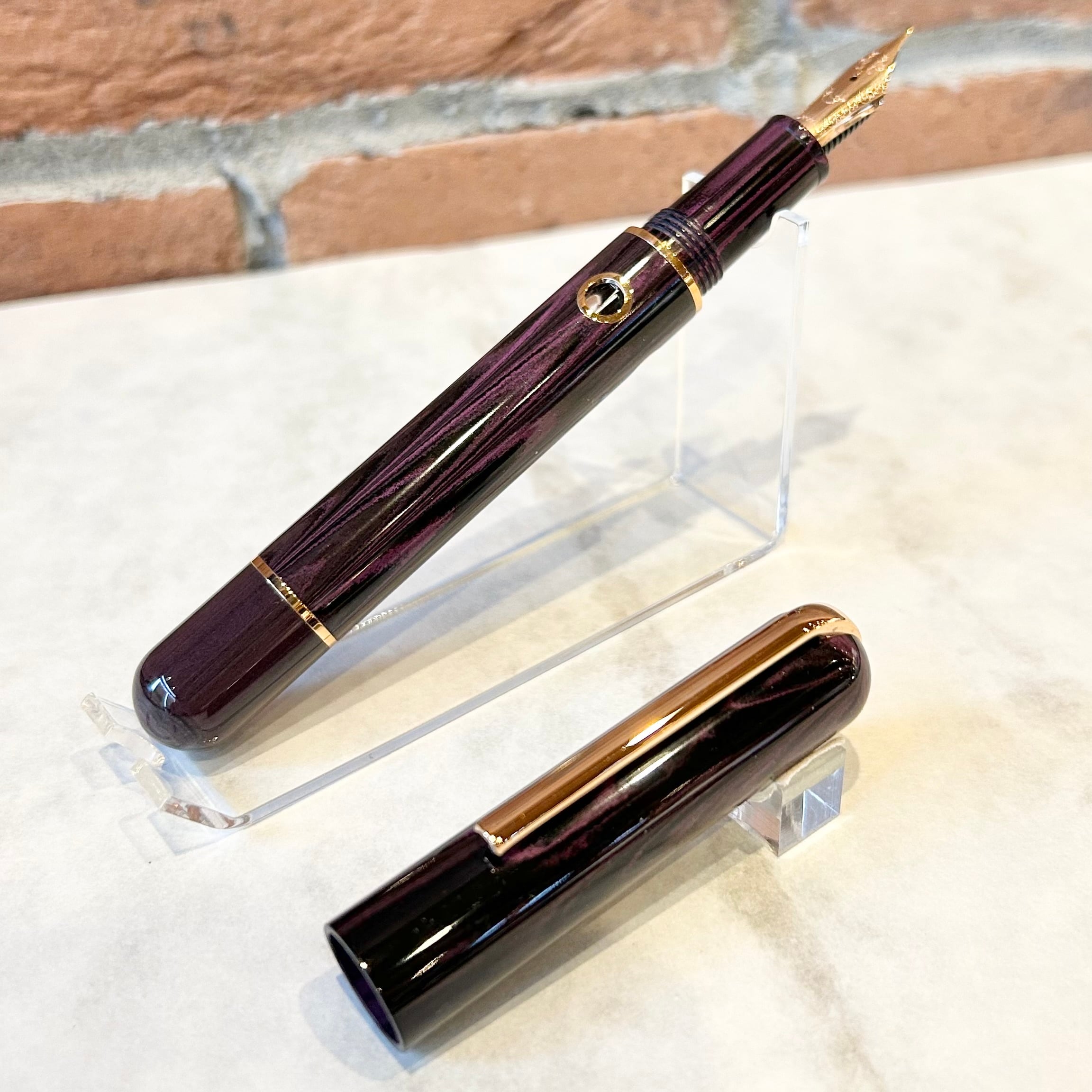 ナーヴァル ノーチラス万年筆「スティロフォラベリー」／字幅F