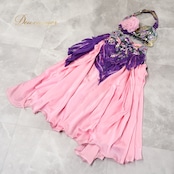 ベリーダンス オリエンタル 衣装 上下セット ピンク系 クイーン Queen トップス スカート 紫 緑 花 ラインストーン ビーズ 豪華 装飾 華やか かわいい エジプト製 イベント ステージ スリット ダンス衣装 パープル系 グリーン系