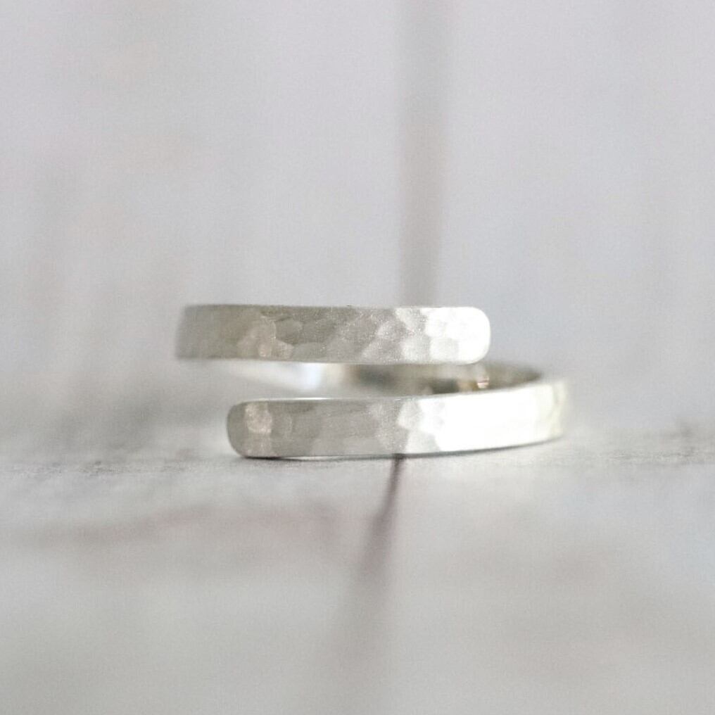 SVリング】フリーサイズ_平_槌目 | Somm Jewelry【ソムジュエリー】