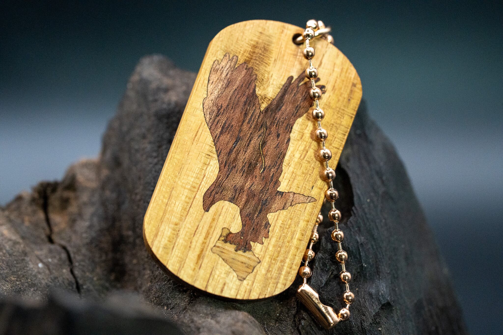 【黄金の木】御蔵島 金桑 ドッグタグ 象嵌 トンビと油揚げ