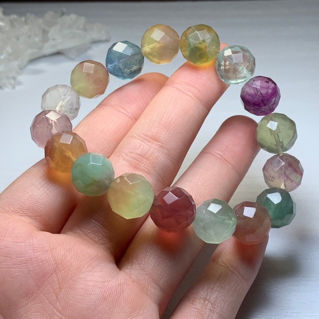 no10.多彩な変わった色合いフローライト・ブレスレット