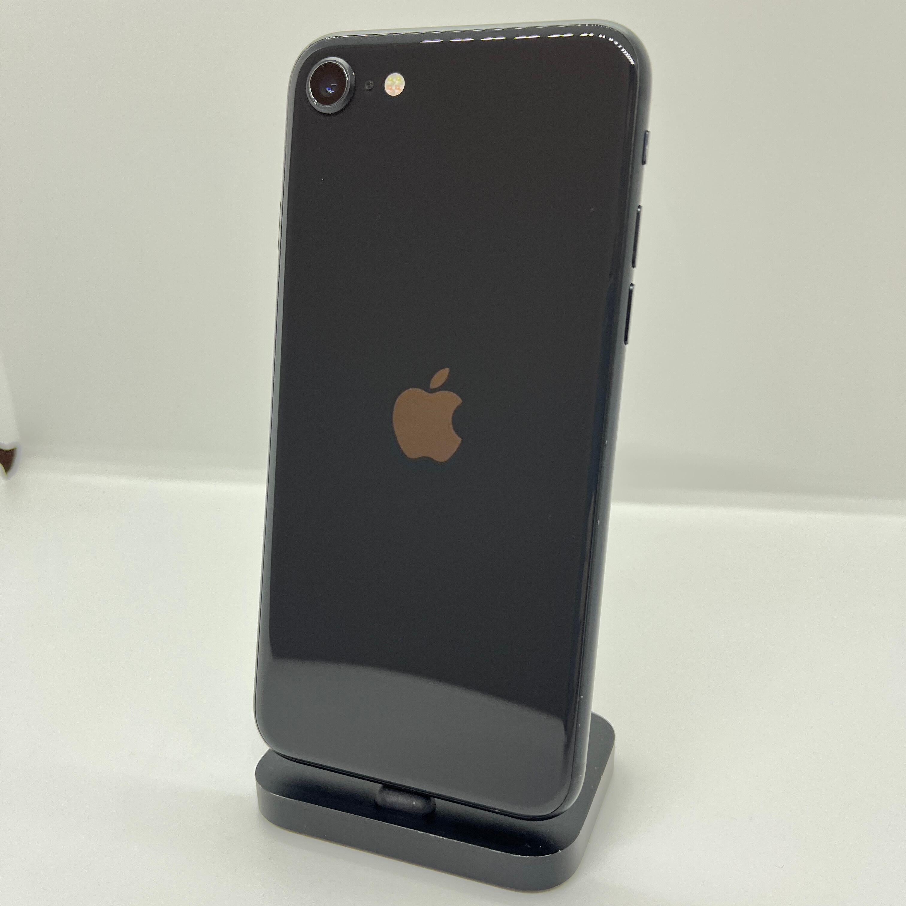 バッテリー最大容量100％】iPhoneSE2 128GB ブラック【SIMロック解除