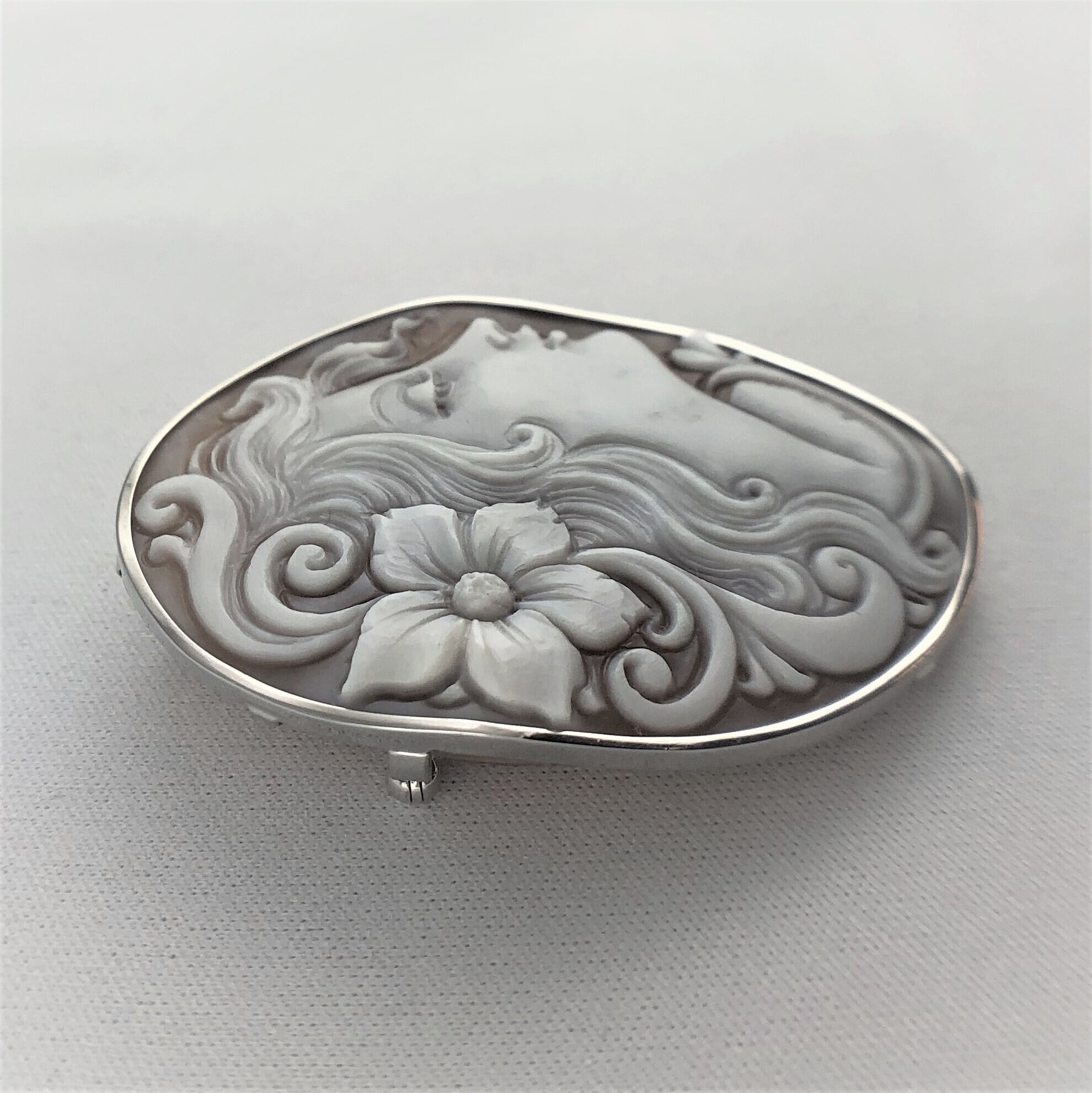 カメオペンダント/ブローチ 18K WG K18/WG Cameo Brooch | Cosmic Cameo Tokyo